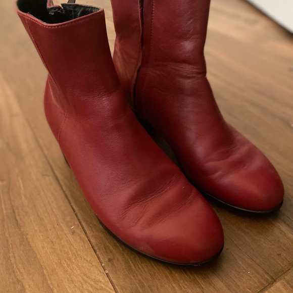 HOPP Red Ankle Boot - Picture 2 of 8